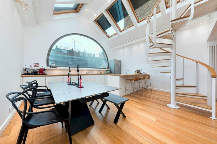 3 Bedroom Terraced House To Rent In Swan Yard, London, N1