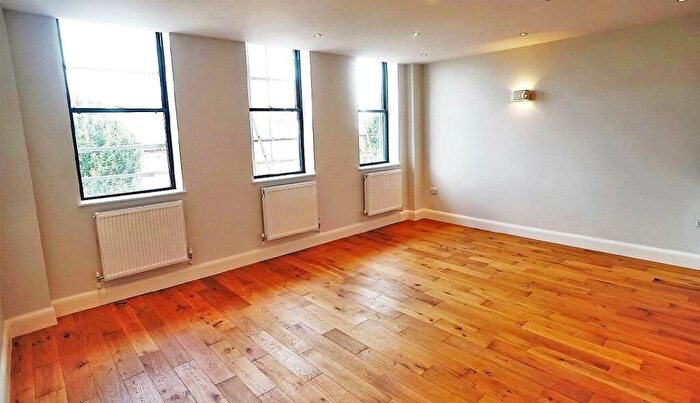 1 Bedroom Flat To Rent In Stephenson House, The Grove, Gravesend, Kent, DA12