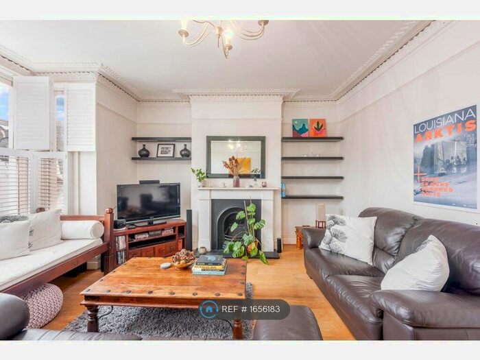 3 Bedroom Maisonette To Rent In Killyon Road, London, SW8