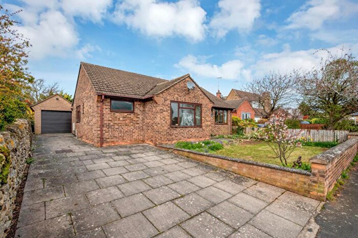 2 Bedroom Detached Bungalow For Sale In Queens Walk, Stamford, PE9