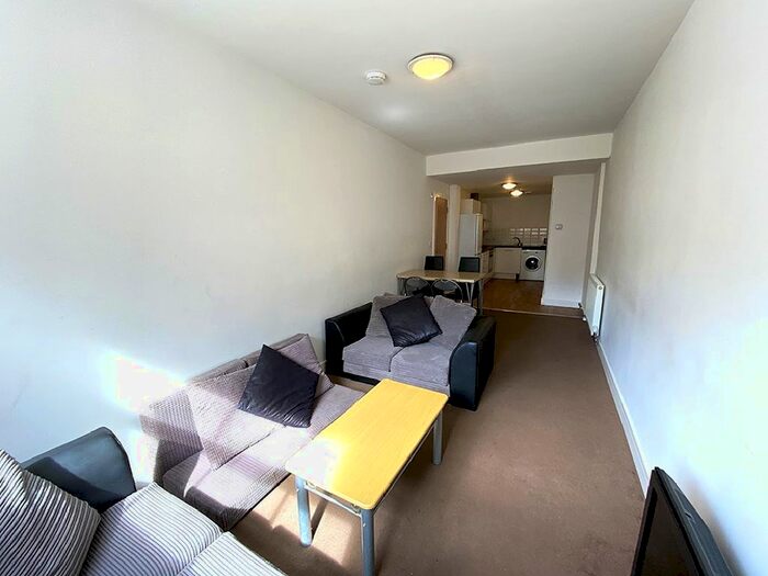4 Bedroom Flat To Rent In Queen Street, Portsmouth, PO1