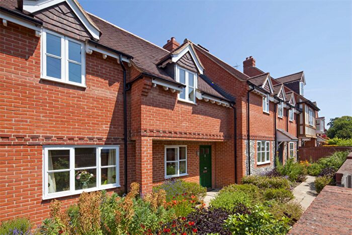 3 Bedroom Flat To Rent In Belleme Mews, Goring On Thames, RG8