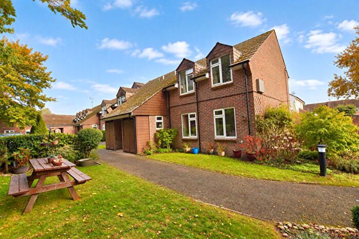 2 Bedroom Flat For Sale In Thornton End, Holybourne, Alton, Hampshire, GU34