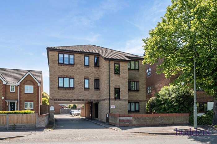 1 Bedroom Apartment For Sale In Chertsey, Surrey, KT16