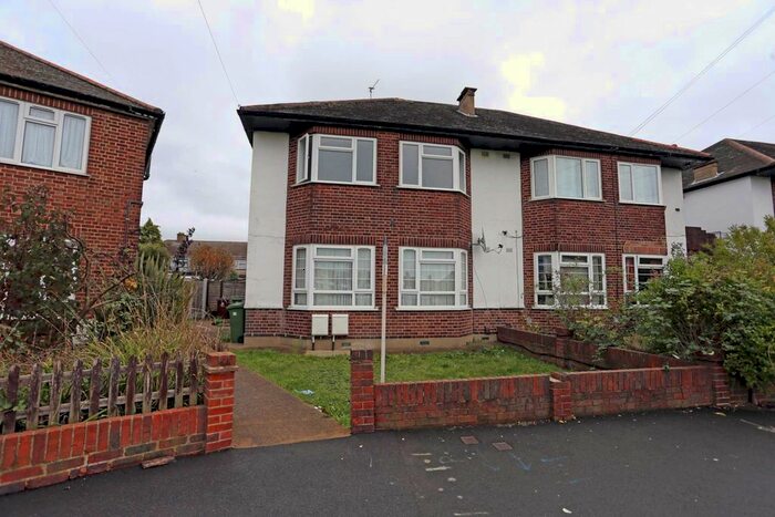 2 Bedroom Flat To Rent In Rainham Road South, Dagenham, RM10