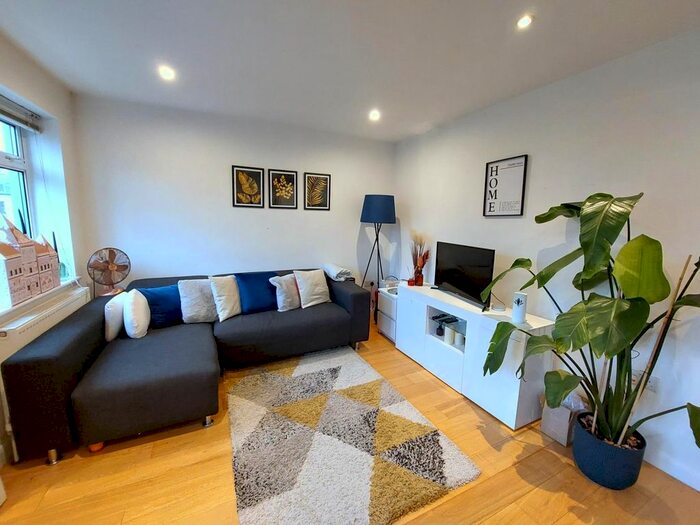 1 Bedroom Flat To Rent In The Green, London, W5