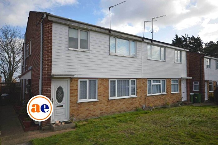 2 Bedroom Maisonette For Sale In Milford Close, Abbey Wood, London, SE2