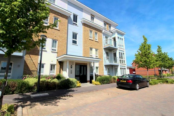 1 Bedroom Apartment To Rent In Kingfisher Drive, Maidenhead, SL6