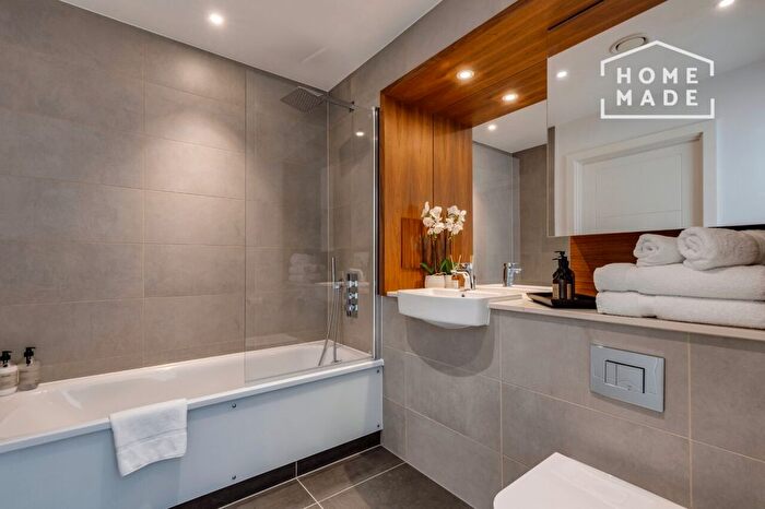 1 Bedroom Flat To Rent In Ostro Tower, Canary Wharf, E14