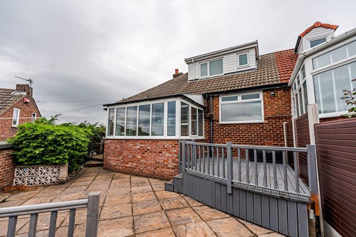 3 Bedroom Semi-Detached Bungalow For Sale In Heaton Drive, Huddersfield, HD5
