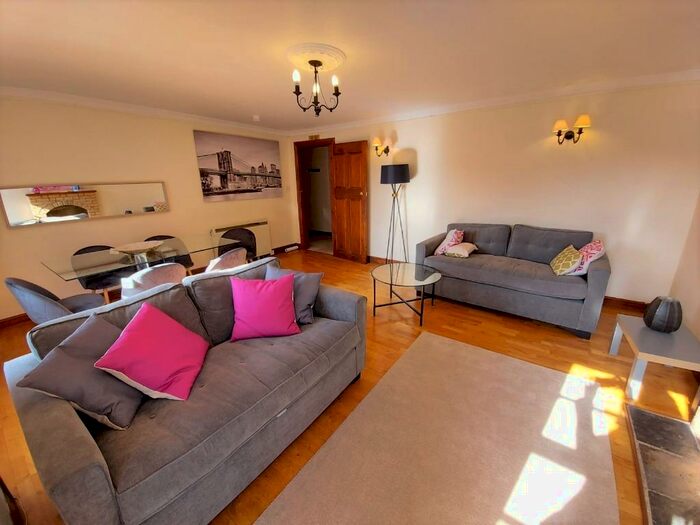 3 Bedroom Flat To Rent In Castle Street, Aberdeen, AB11