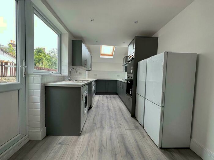 6 Bedroom House To Rent In Baileys Road, Southsea, PO5