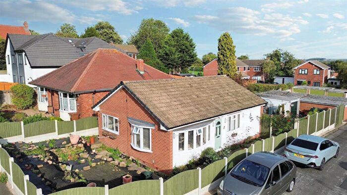 2 Bedroom Detached Bungalow For Sale In Barons Close, Gedling, Nottingham, NG4