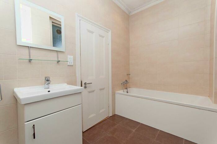 3 Bedroom Flat To Rent In Tudor Way, Southgate, London, N14