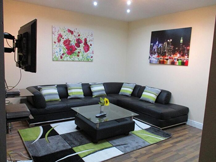 6 Bedroom Terraced House To Rent In Moseley Road, Fallowfield, Manchester, M14