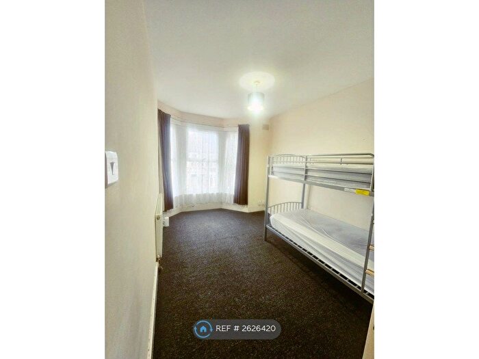 3 Bedroom Flat To Rent In Dickens Road, London, E6