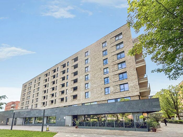 2 Bedroom Flat For Sale In Munster Court, London, W3