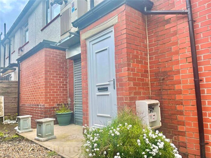 2 Bedroom Apartment To Rent In Broadoak Crescent, Ashton-under-Lyne, Greater Manchester, OL6