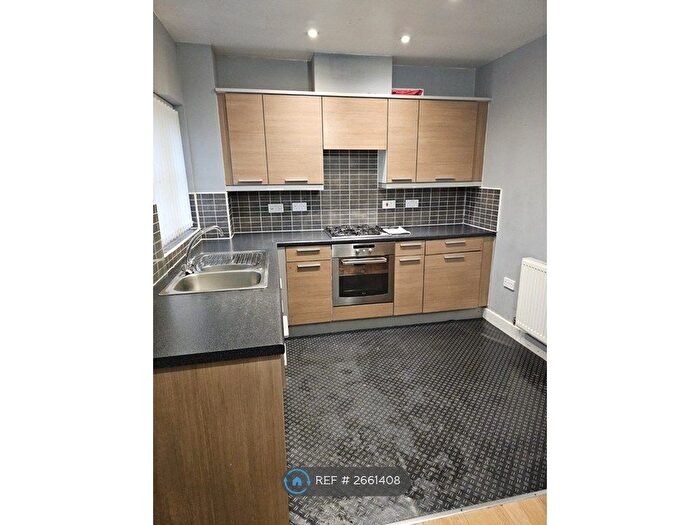 2 Bedroom Flat To Rent In Bellflower Close, Widnes, WA8