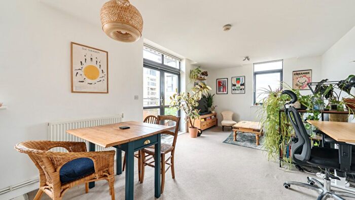 2 Bedroom Flat For Sale In Woodmill Road, Clapton, E5