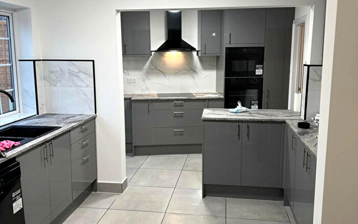 4 Bedroom Semi-Detached House To Rent In Hamilton Road, Cockfosters, EN4