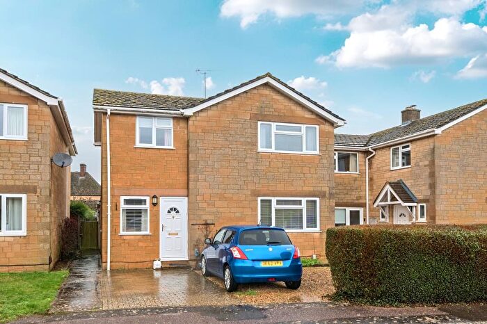 4 Bedroom Detached House For Sale In The Pieces, Bampton, OX18