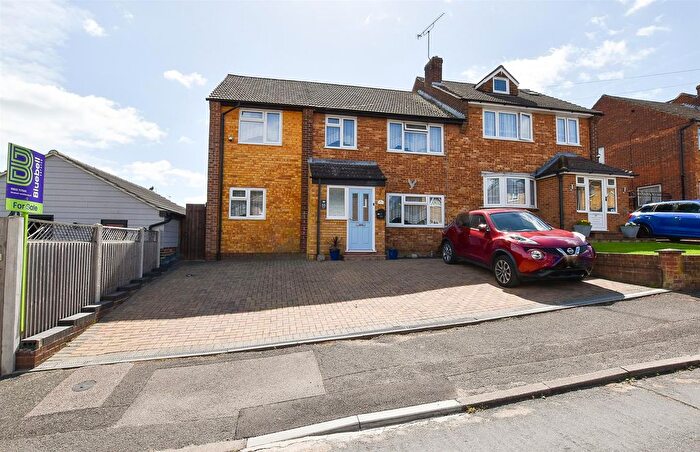 5 Bedroom Semi-detached House For Sale In Godden Road, Snodland, ME6
