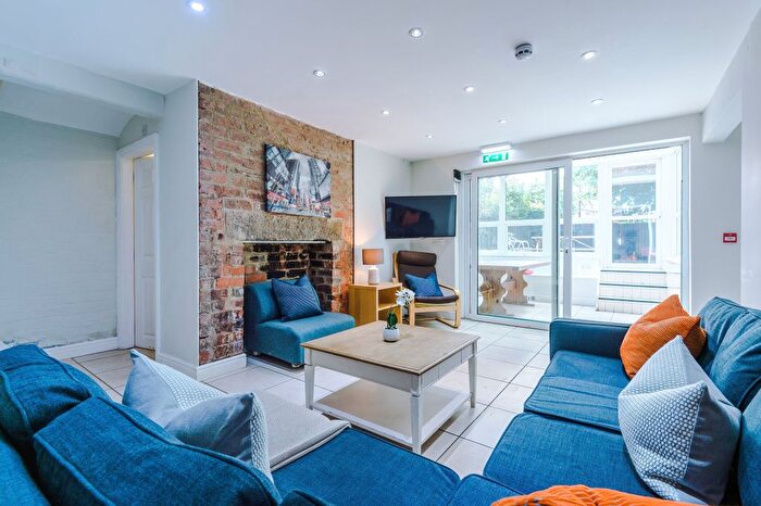 6 Bedroom Terraced House To Rent In Kensington Terrace, Leeds, LS6