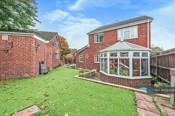 4 Bedroom Detached House To Rent In Mccartney Walk, Basingstoke, RG22