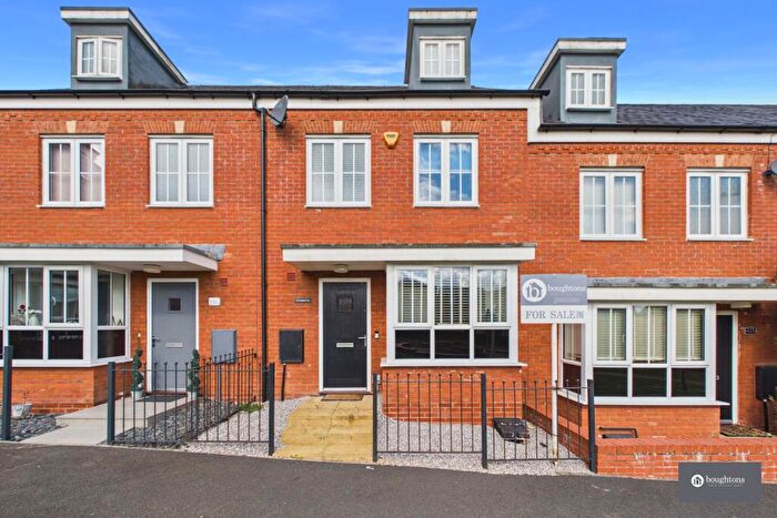 4 Bedroom Town House For Sale In Needlepin Way, Buckingham, MK18