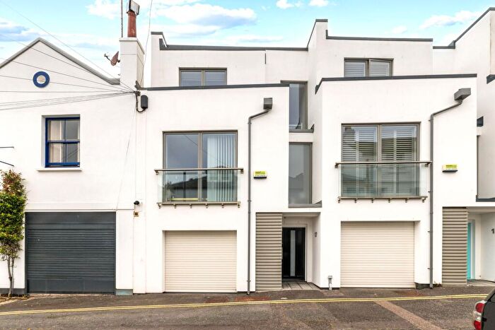 3 Bedroom Terraced House For Sale In Holland Mews, Hove, BN3 - Photo 1