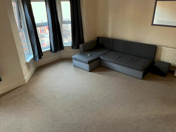 Studio To Rent In Leagrave Road, Luton, LU4