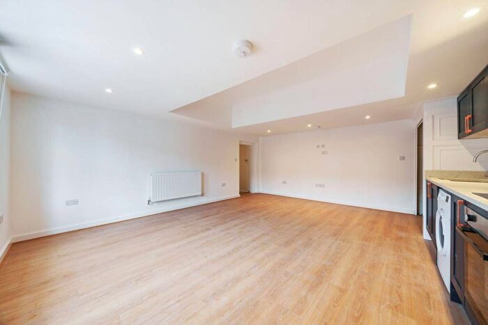 2 Bedroom Flat To Rent In Kings Street, Maidstone, ME14