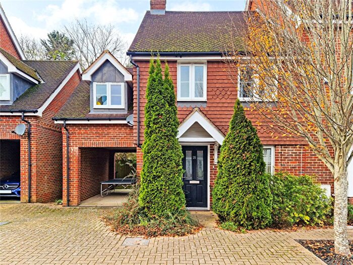 4 Bedroom Link Detached House To Rent In Barncroft Drive, Haywards Heath, West Sussex, RH16