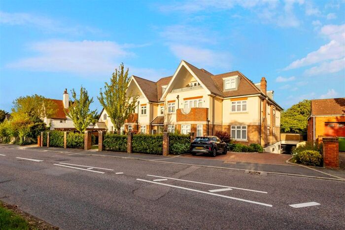 2 Bedroom Flat To Rent In Landsdowne Court, Finch Lane, Bushey, Hertfordshire, WD23