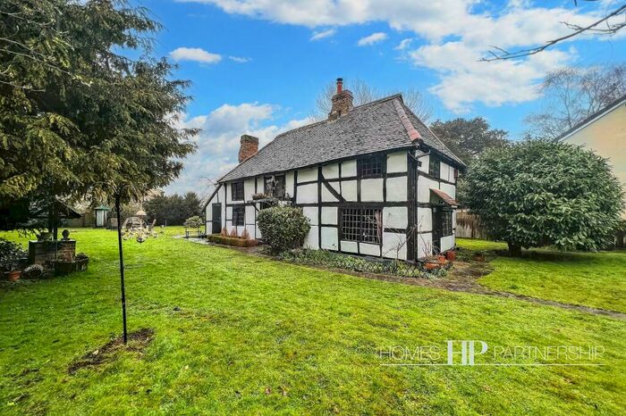 3 Bedroom Detached House To Rent In Lee Street, Horley, RH6