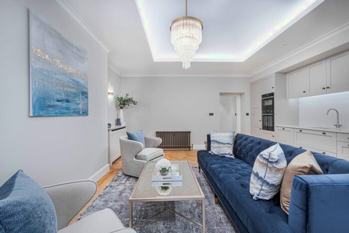 2 Bedroom Flat To Rent In Flat, London, W1G