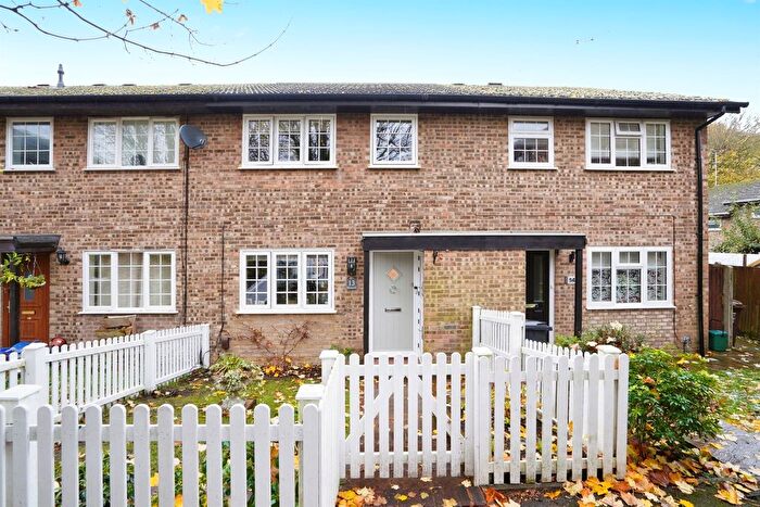 3 Bedroom Terraced House For Sale In Ravenscroft, Harpenden, AL5