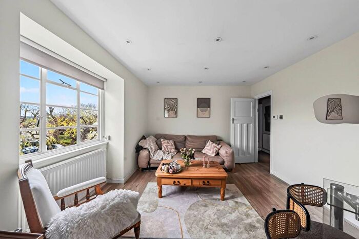 2 Bedroom Flat For Sale In Denison Close, Hampstead Garden Suburb, London, N2