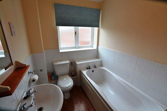 2 Bedroom Apartment To Rent In Loughton, Milton Keynes, MK5