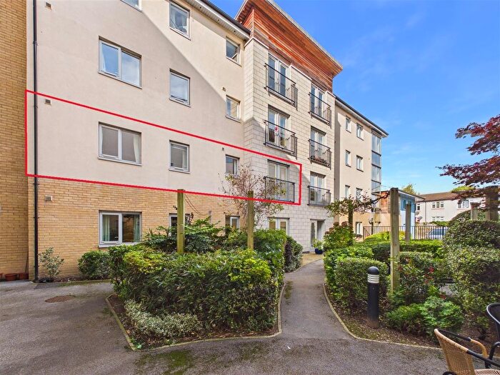 2 Bedroom Flat For Sale In Stonelow Road, Dronfield, S18