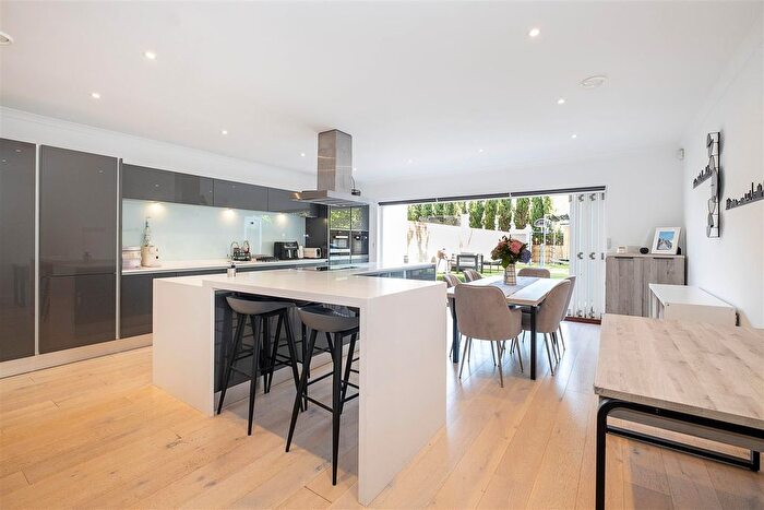 5 Bedroom Town House For Sale In Portsmouth Road, Thames Ditton, KT7