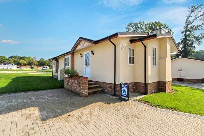 2 Bedroom Bungalow For Sale In Meadow Gardens, Spill Land Country Park, TN27