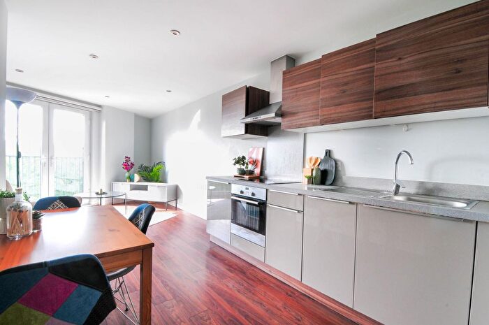 2 Bedroom Flat To Rent In Sillavan Way, Salford, M3