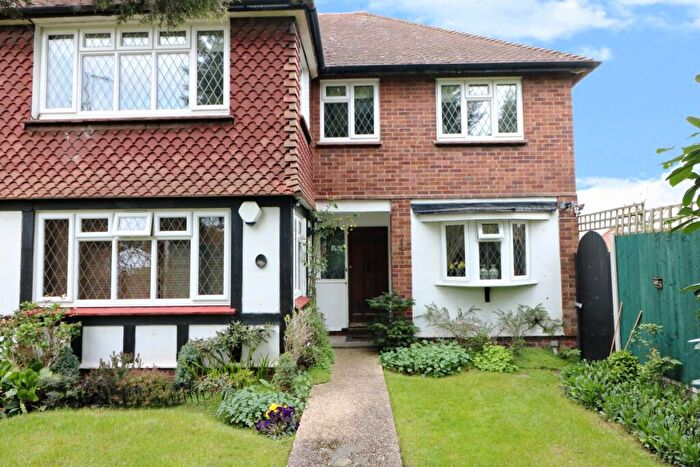 2 Bedroom Apartment To Rent In Warren Court, Chigwell, Essex, IG7