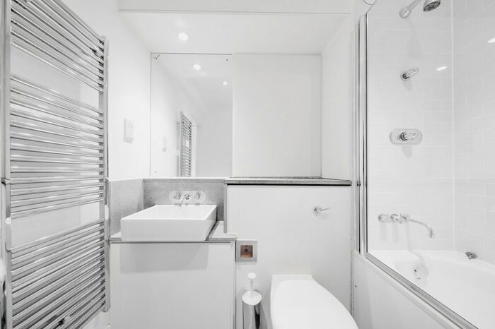 1 Bedroom Flat To Rent In Kingsway Place, Clerkenwell, EC1R