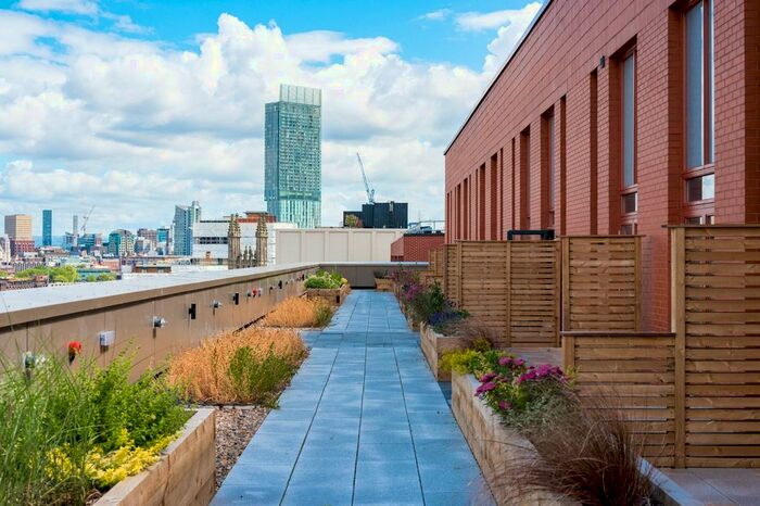 3 Bedroom Flat To Rent In Sky Gardens, Spinners Way, Castlefield, Manchester, M15