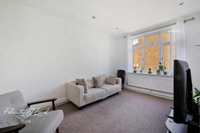 2 Bedroom Flat For Sale In Libra Road, Bow, E3