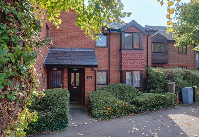 2 Bedroom Flat For Sale In Granville Road, St Albans, AL1