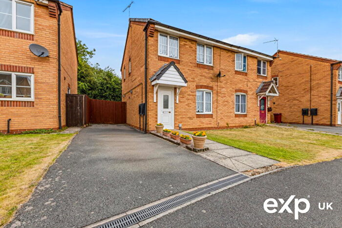 3 Bedroom Semi-Detached House For Sale In Carnation Road, Shirebrook, Mansfield, NG20